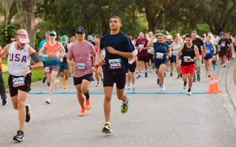 a group of people running in a race