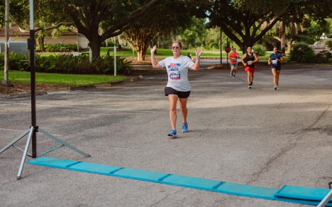 a group of people running in a race