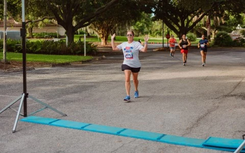 a group of people running in a race