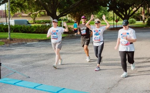 a group of people running in a race