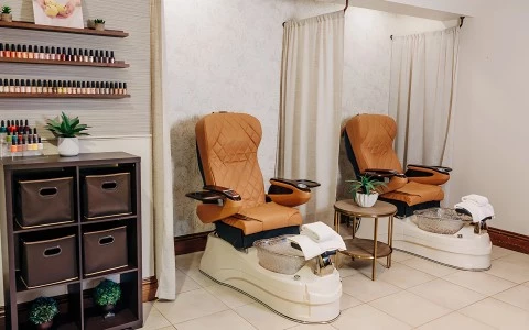 a pedicure chair in a room