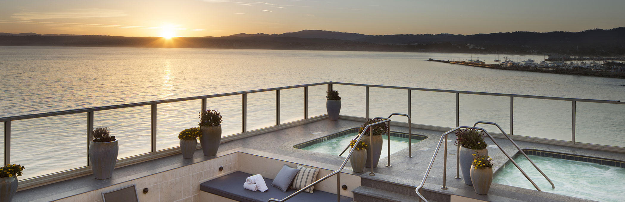 Spa pool with ocean view