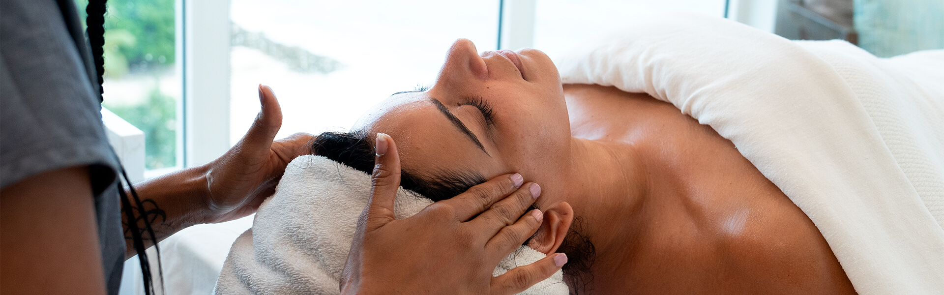 A woman doing a massage 