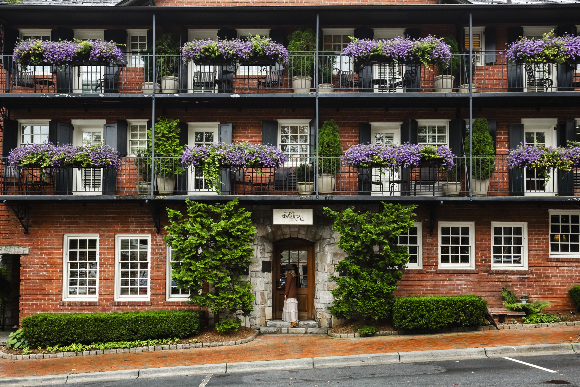 a building with many balconies and flowers