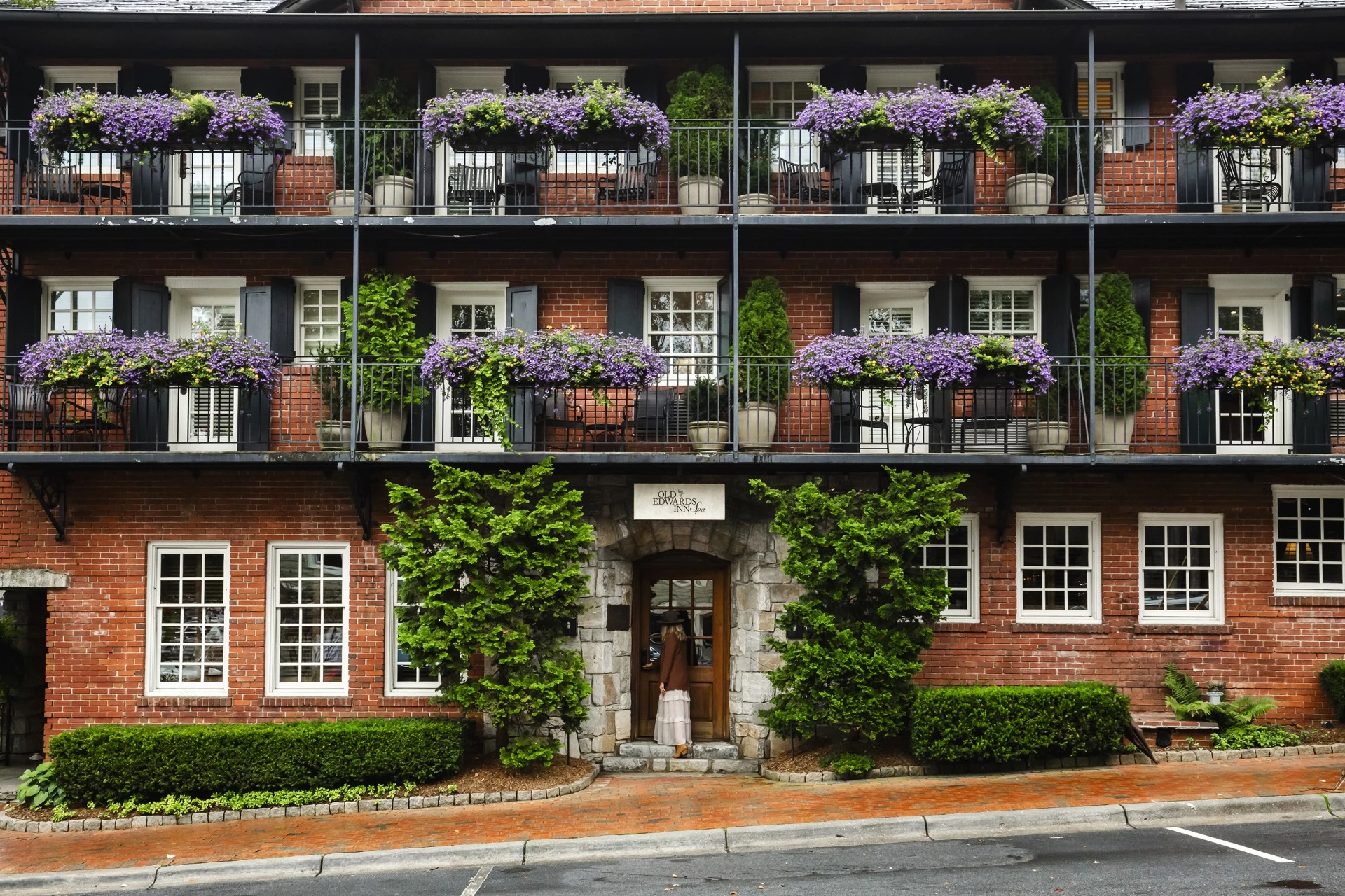 a building with many balconies and flowers