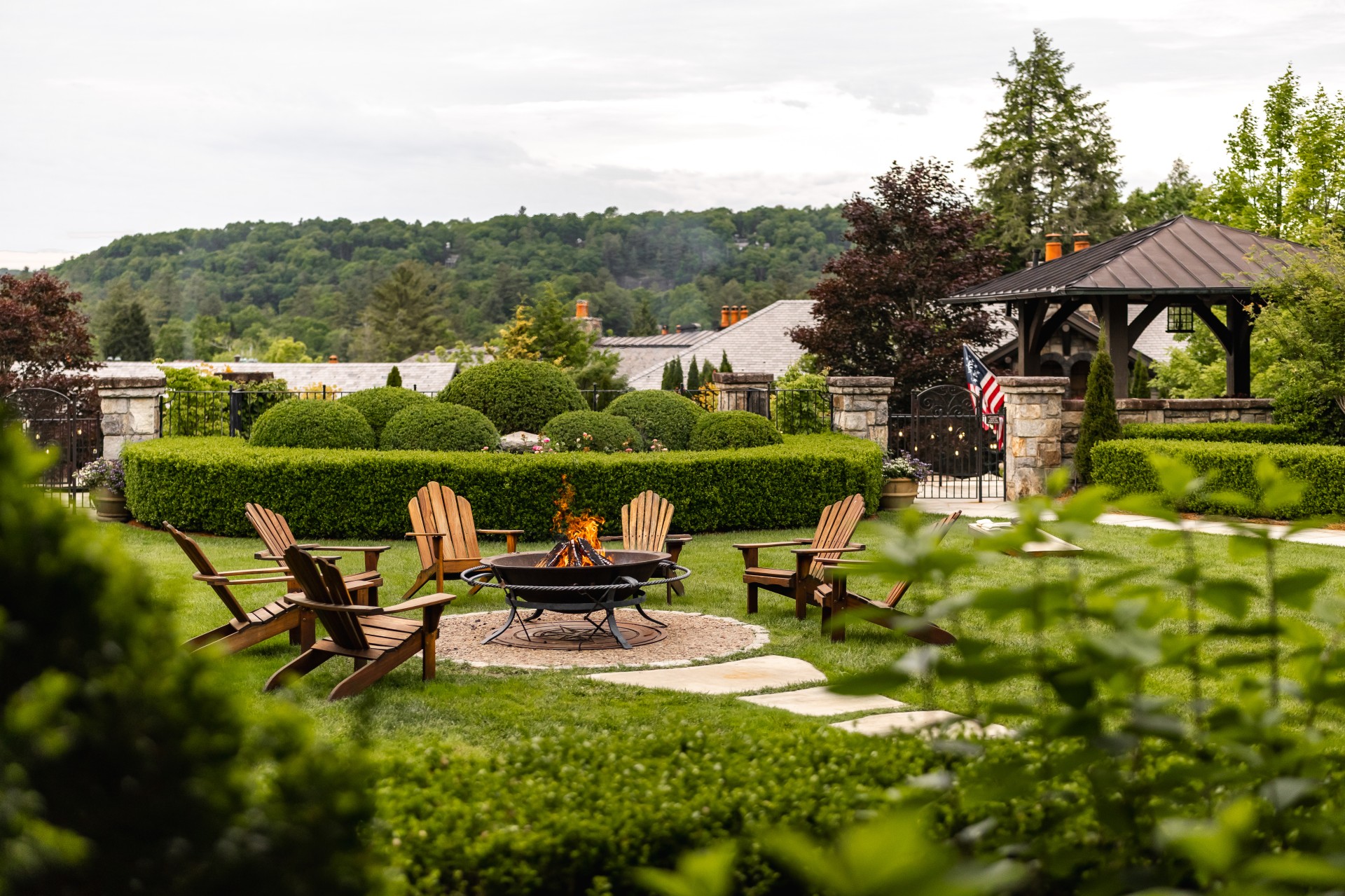 a fire pit in a backyard