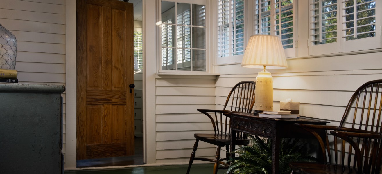 a room with a desk and chairs