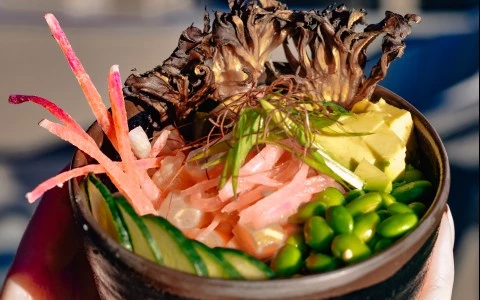 Salmon poke bowl