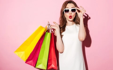 girl holding shopping bags