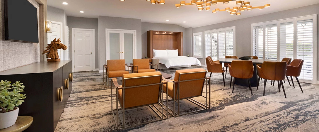 the ambassador suite bed and lounge 