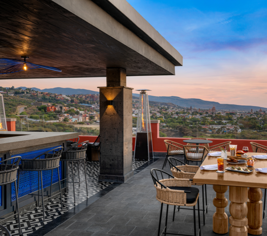 V Rooftop Bar