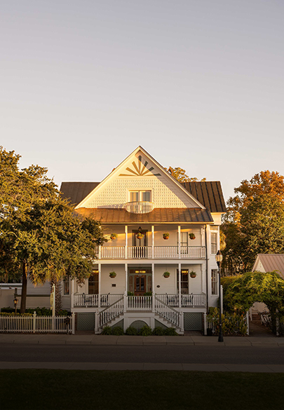beaufort inn with trees around it