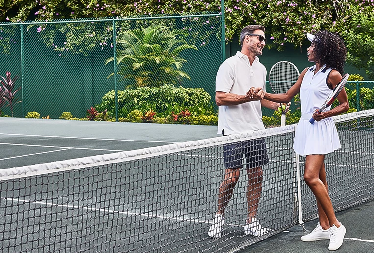 couple playing tennis