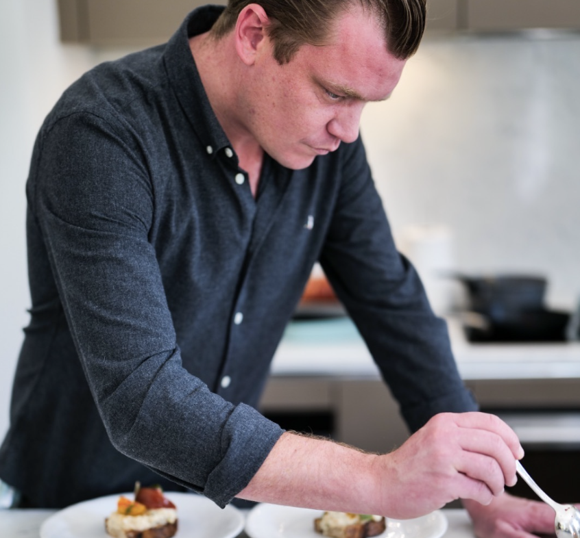 a man in a grey shirt