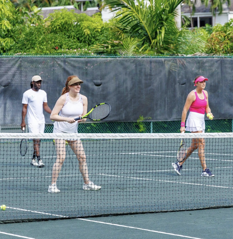 a group of people on a tennis court