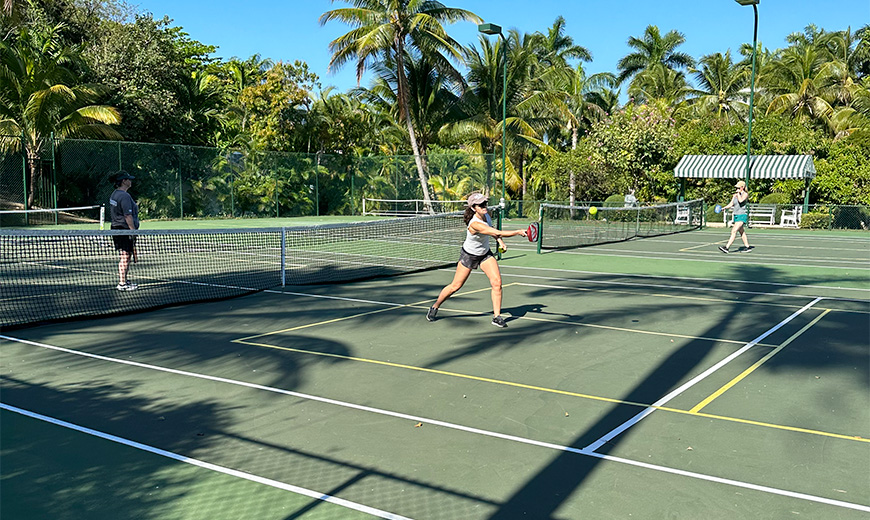 a woman playing tennis on a tennis court