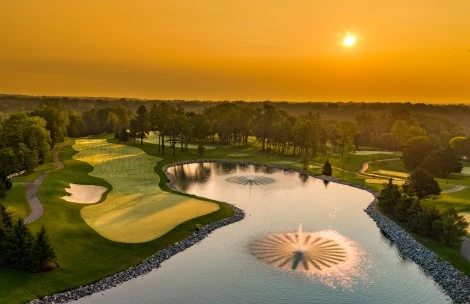 a water fountain on a golf course