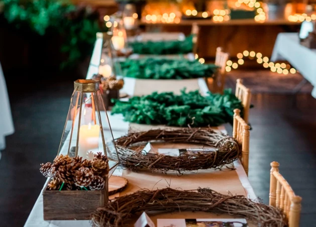 a table with wreaths and candles