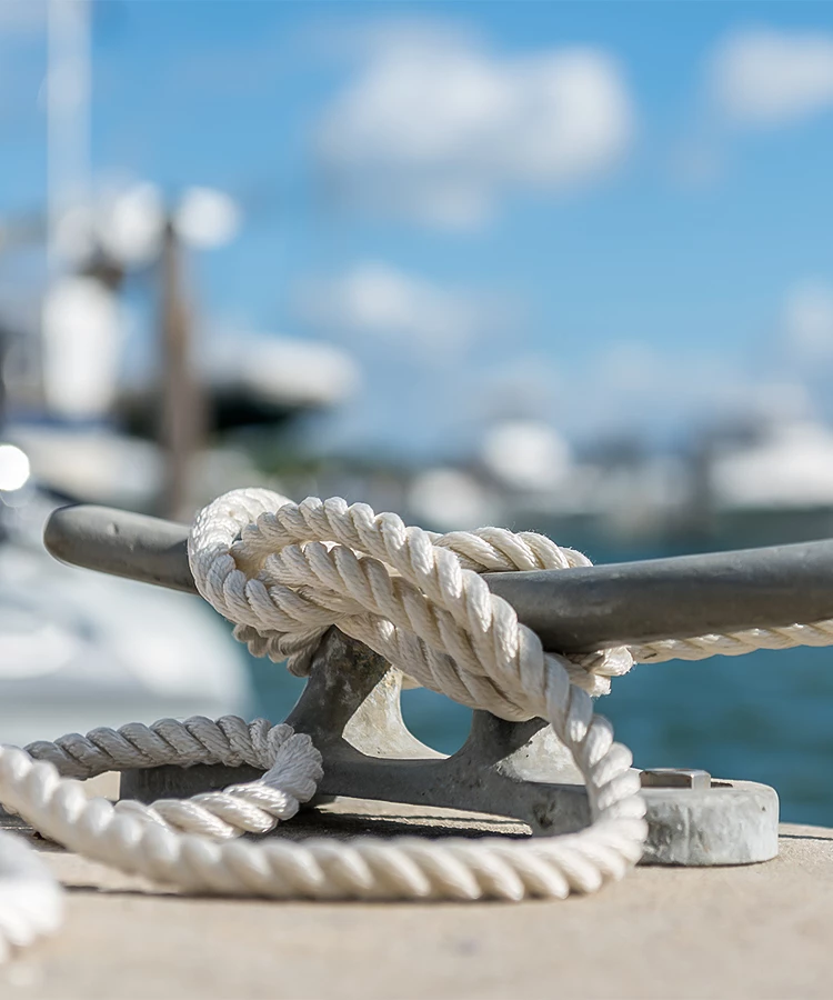 a rope tied around a cleat