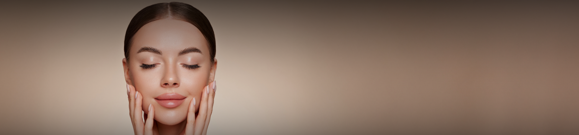a blurry background of a person