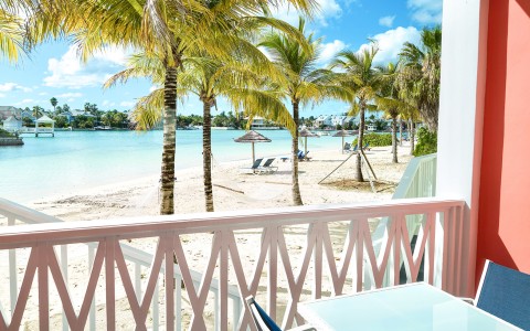 Deluxe Lagoon Beach Family Suite