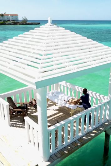 About Deluxe Lagoon Beach Suite