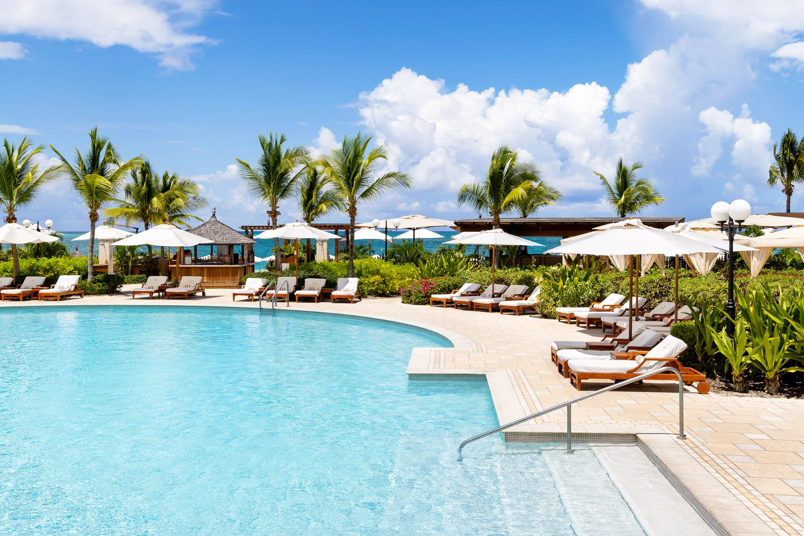Top 10 Hoteles en Providenciales: Lujo y Relax en el Caribe