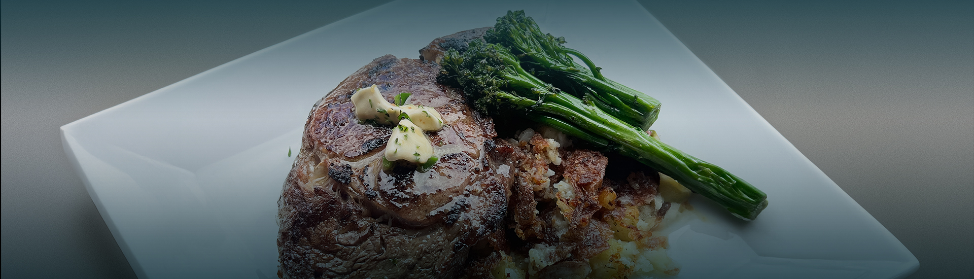 a plate of food with broccoli and meat