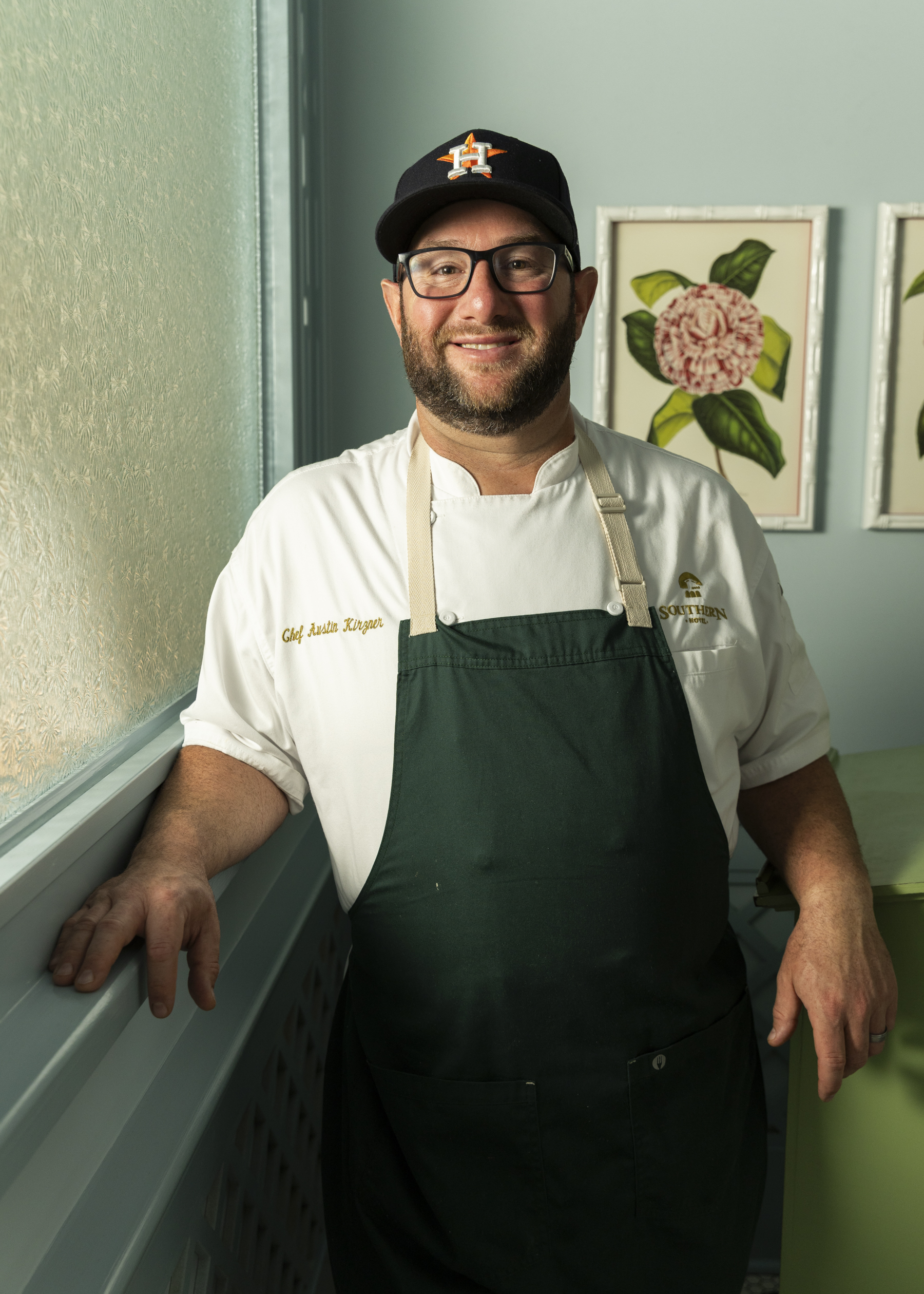 a man wearing a hat and apron