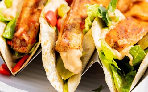 a plate of tacos and chips