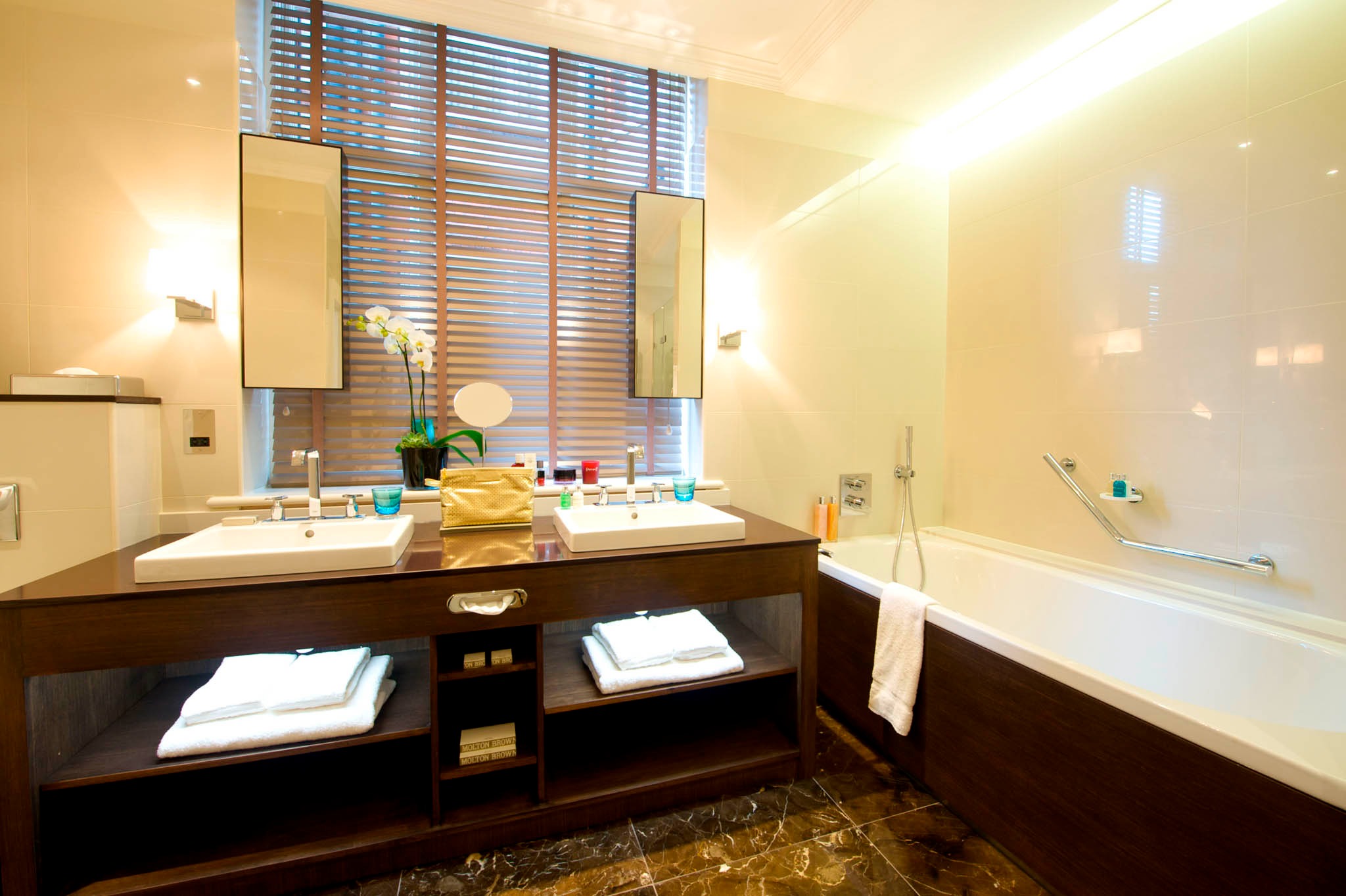 a bathroom with a bathtub and sinks