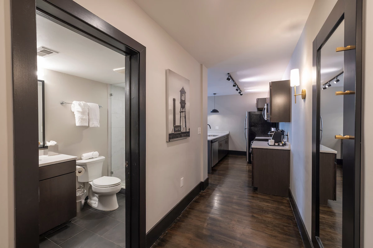 image Two Bedroom Queen Suite  4 