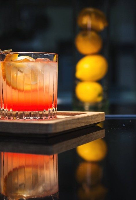 Front view of a tropical and sophisticated cocktail