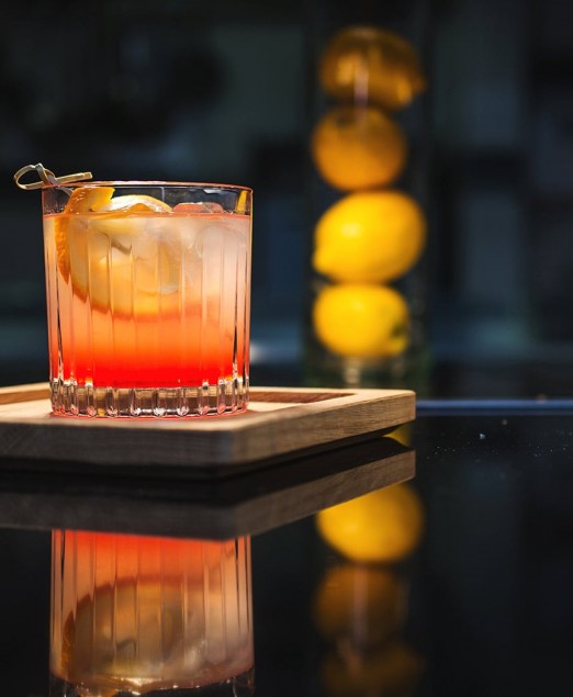 Front view of a tropical and sophisticated cocktail