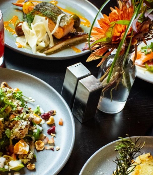 3 dinner plates at gordon tavern