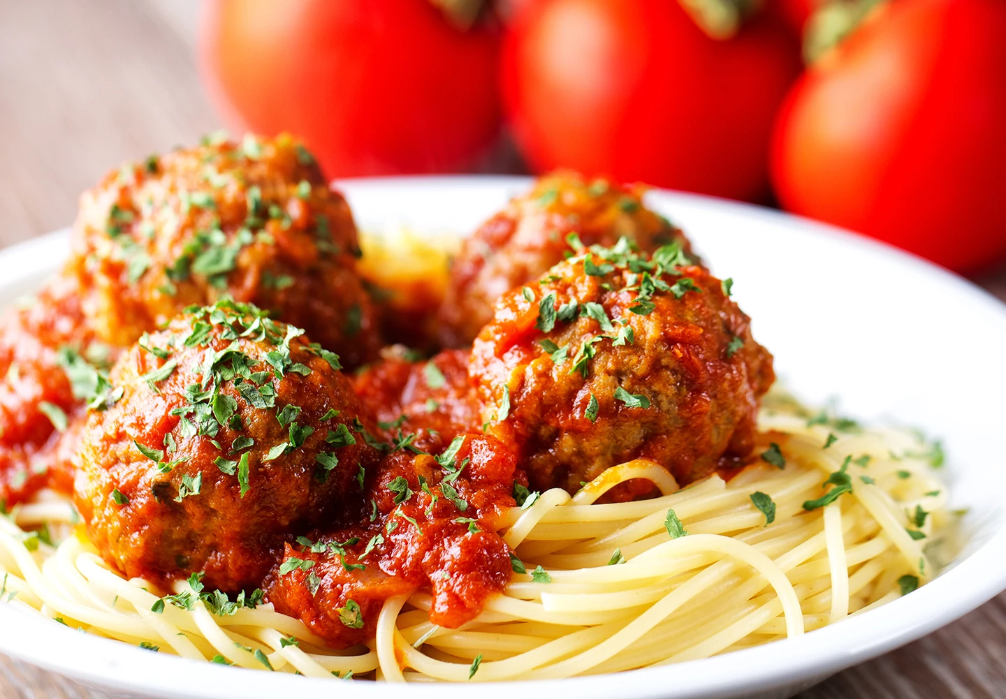 a plate of spaghetti and meatballs