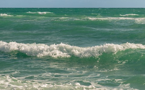 waves crashing waves in the ocean