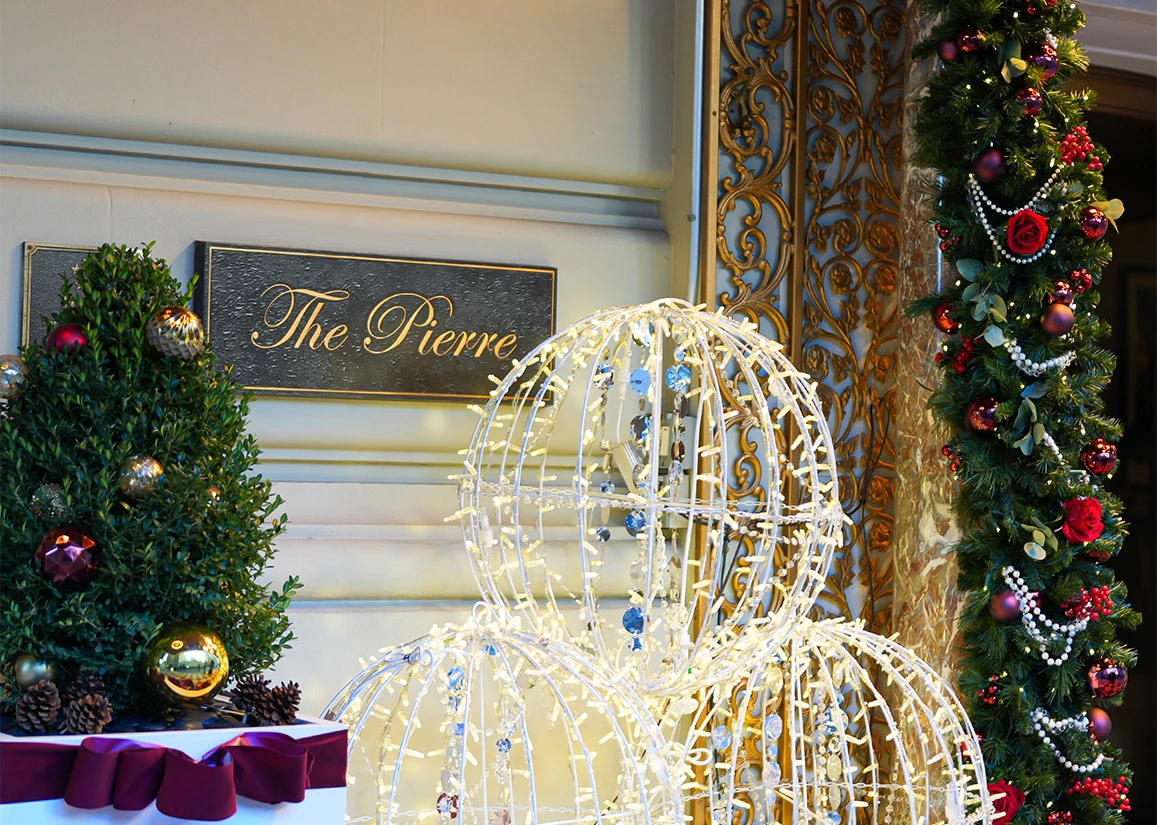 a group of christmas lights outside a building