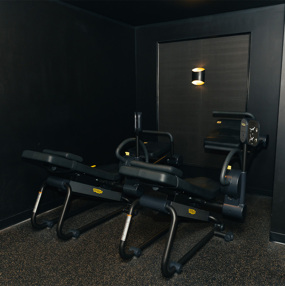 a exercise machines in a room