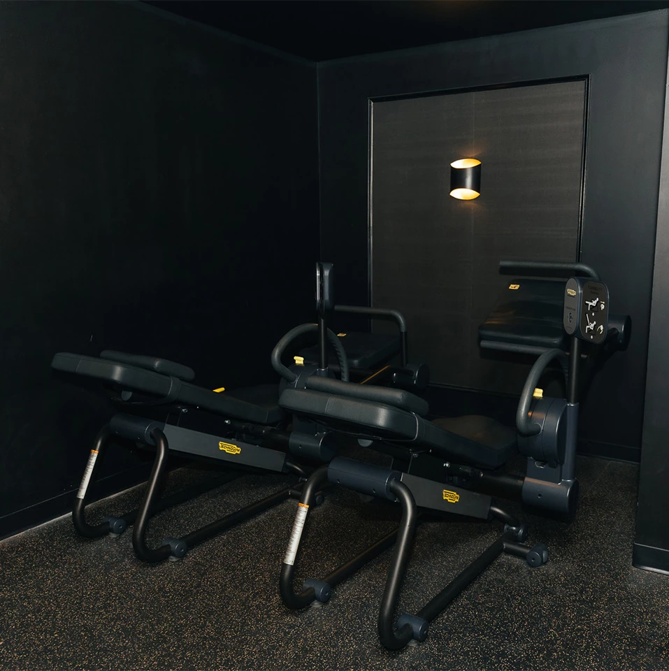a exercise machines in a room