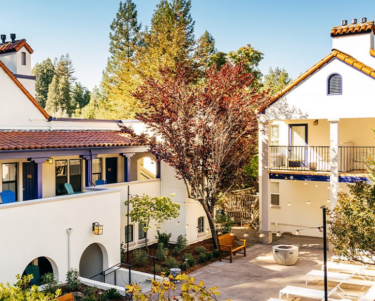 stavrand courtyard with lounge chairs and seating area
