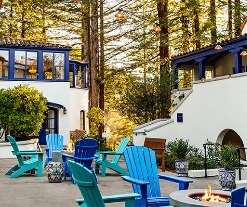 courtyard with campfire surrounded by lawn chairs