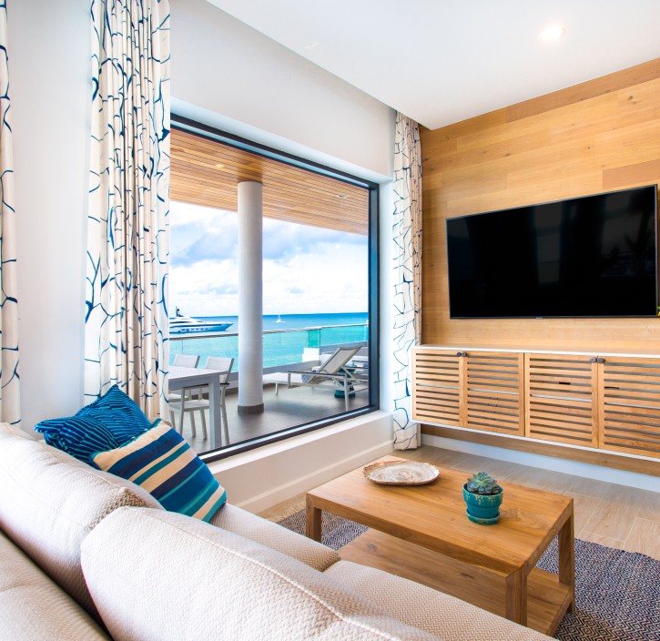 Complimentary 6th Night