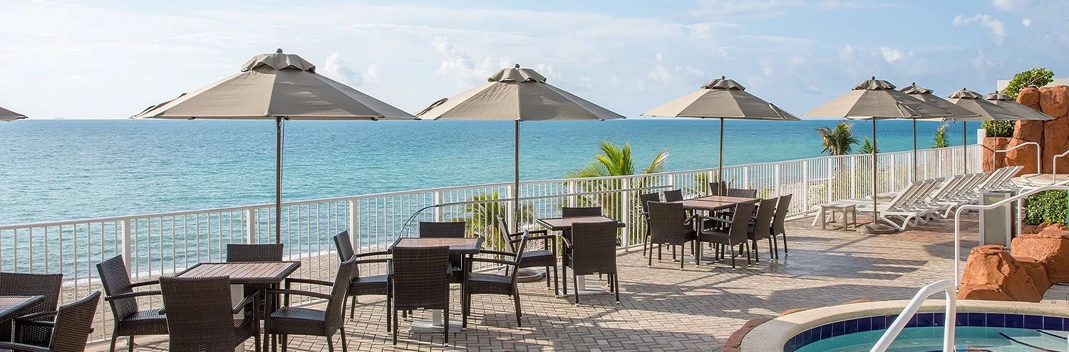 gilis pool bar poolside seating area in front of the beach