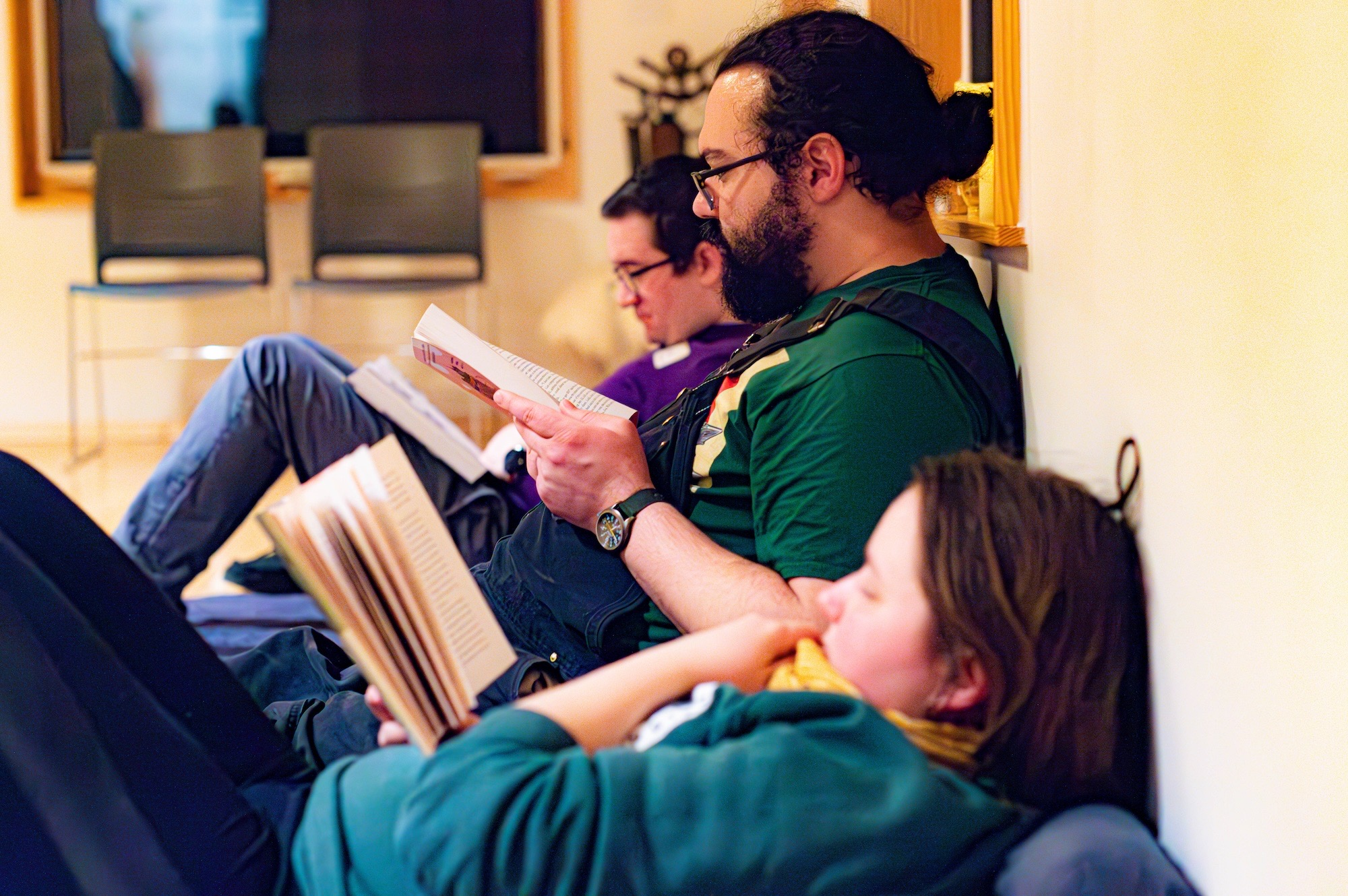 a group of people reading books